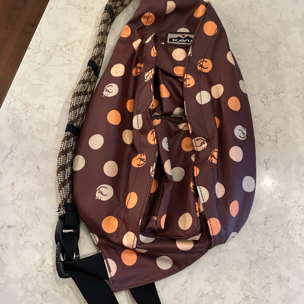Kavu Cat Nap Robe Sling Bag